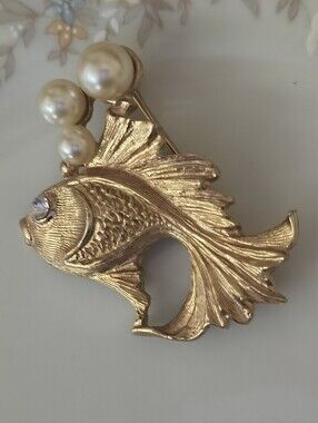 Vtg MCM Rare Napier Gold Tone Pearl Bubbles Angel Gold Fish Koi Brooch Signed